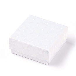Supersmuk hvid gaveæske med fint præget mønster. 7,5x7,5cm, 1 stk.